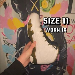 Size 11 Jordan 9 Statue